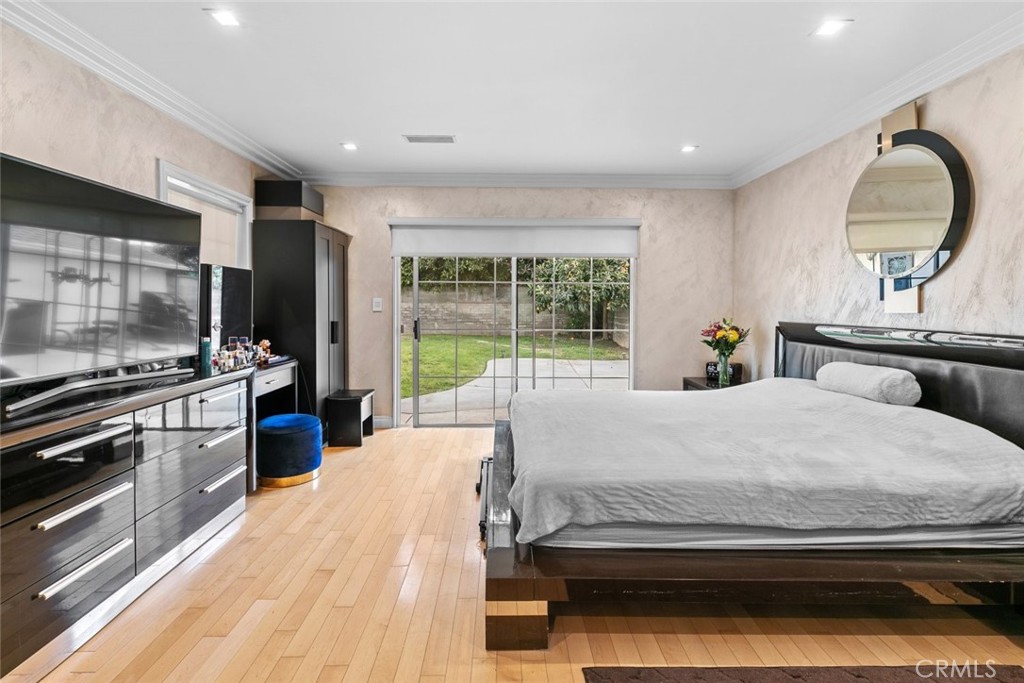 2640 North Keystone Street Burbank, CA 91504 - Photo 31 of 48 a bedroom with a bed and a flat screen tv