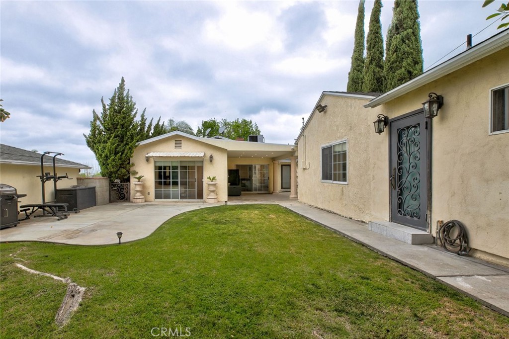 2640 North Keystone Street Burbank, CA 91504 - Photo 38 of 48 a front view of house with yard and outdoor seating