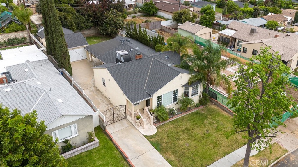 2640 North Keystone Street Burbank, CA 91504 - Photo 46 of 48 an aerial view of residential houses with outdoor space and trees