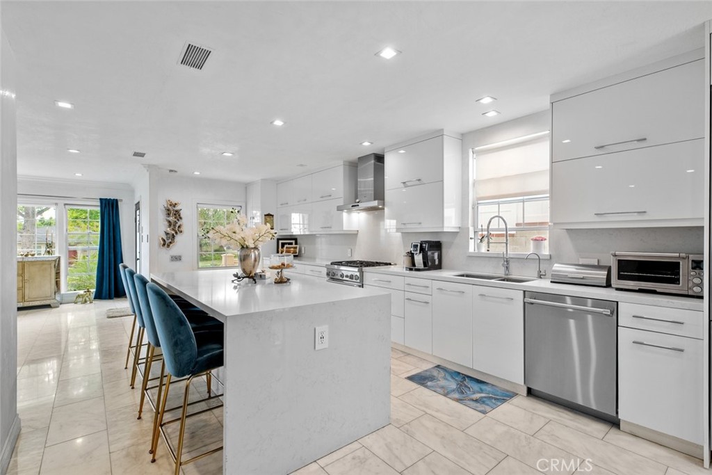 2640 North Keystone Street Burbank, CA 91504 - Photo 8 of 48 a kitchen with counter top space appliances and a window