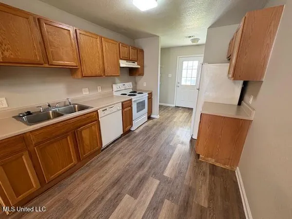 $1,200 | 15074 Deer Creek Drive, Unit B, D'Iberville, MS 39540