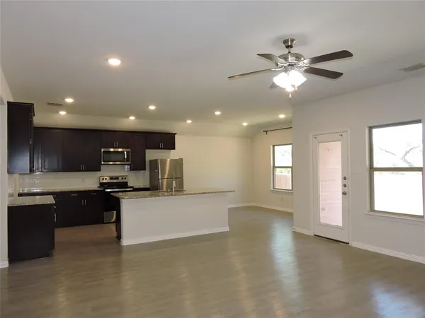 $2,000 | 2100 Penn Street, Farmersville, TX 75442