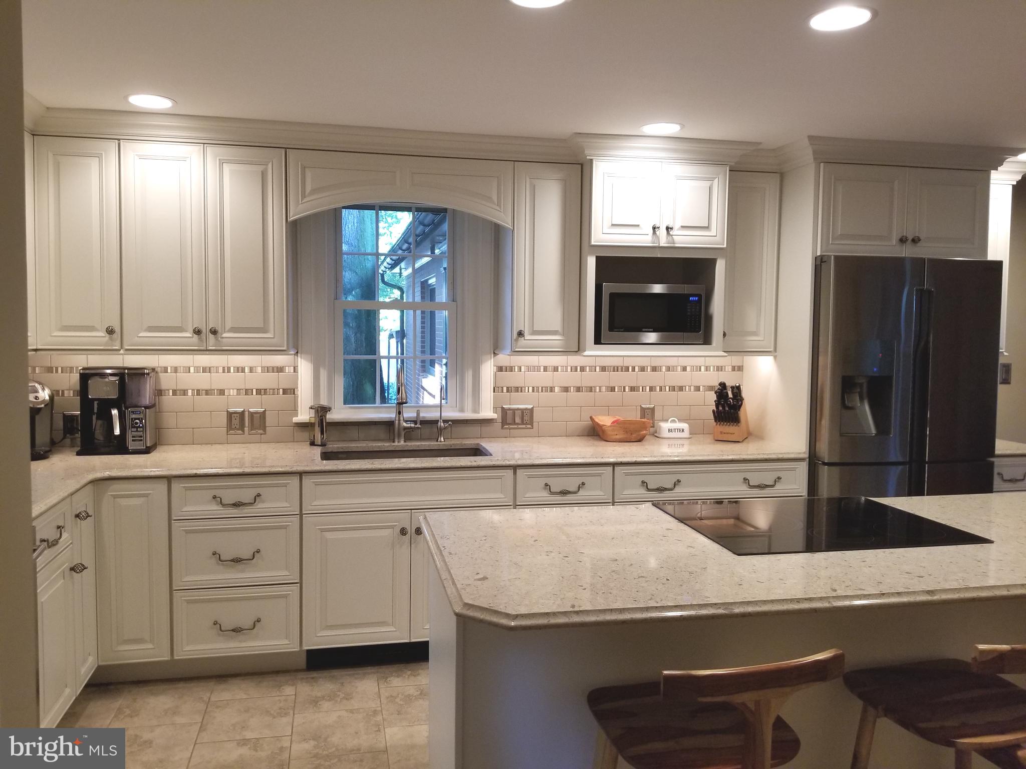 426 Linden Street Lititz, PA 17543 - Photo 19 of 38 Custom cabinets