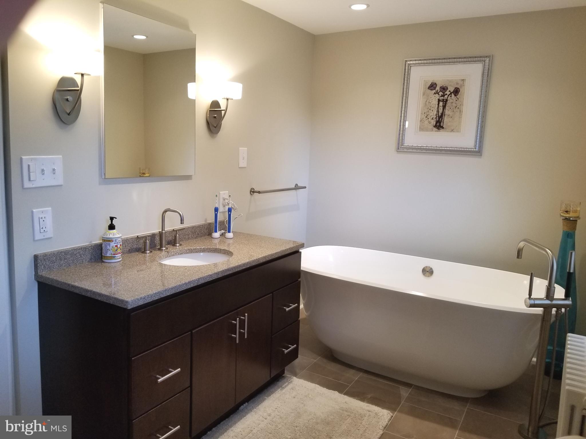 426 Linden Street Lititz, PA 17543 - Photo 34 of 38 Main bath
