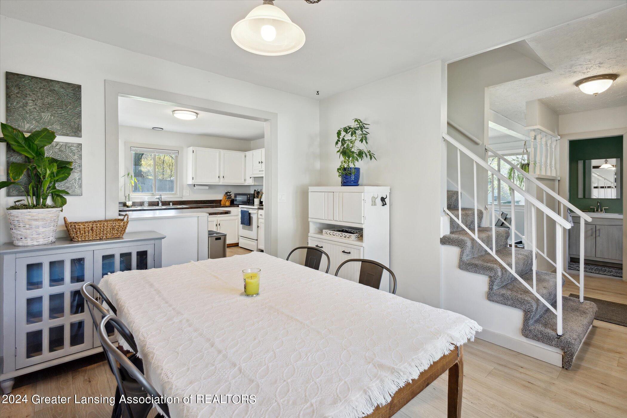 3033 Scarborough Road Lansing, MI 48910 - Photo 13 of 39 13-3033-Scarborough-Rd-Lansing-MI-48910-