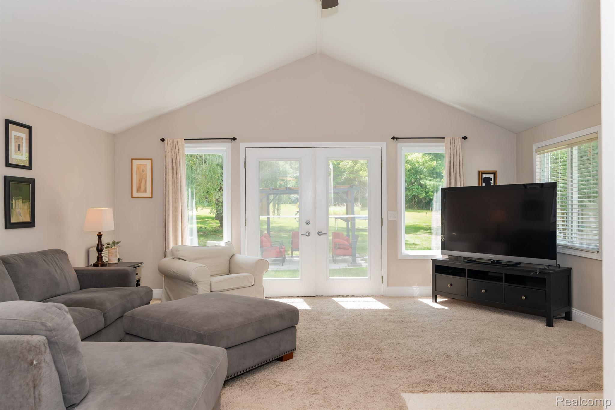 1323 Rowe Road Milford, MI 48380 - Photo 9 of 43 Gallery Image 9