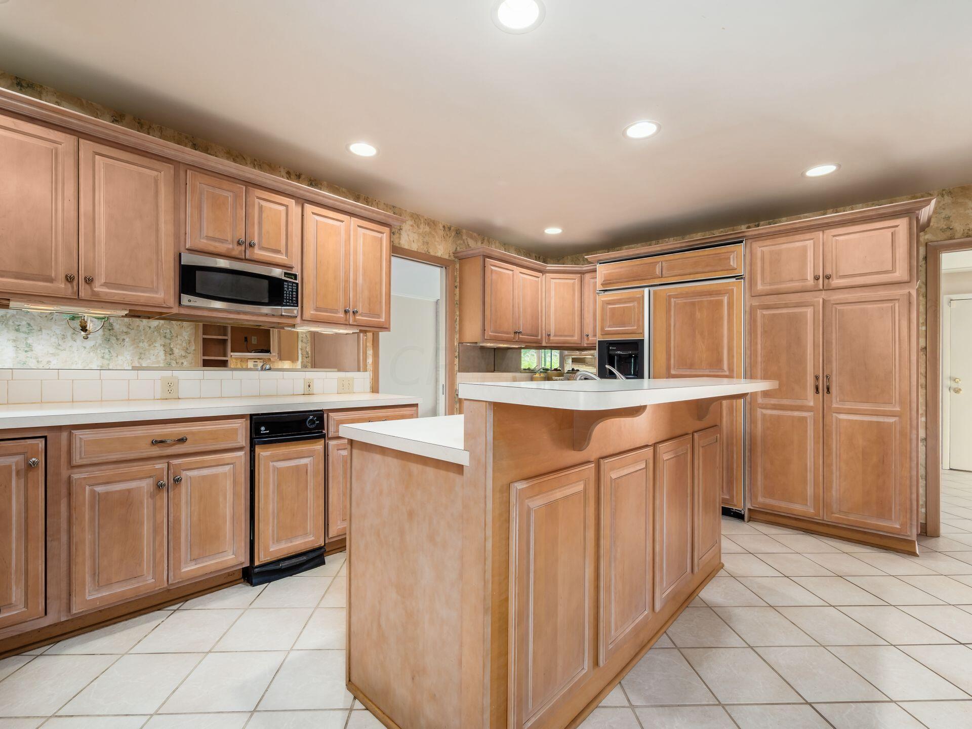 2674 Fishinger Road Upper Arlington, OH 43221 - Photo 6 of 33 A breakfast bar and GE built-in refrigerator.