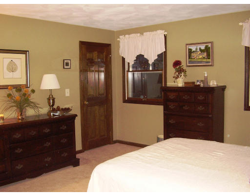 45 Deerfield Road Shrewsbury, MA 01545 - Photo 4 of 22 Gallery Image 4