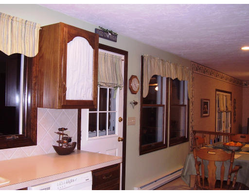 45 Deerfield Road Shrewsbury, MA 01545 - Photo 8 of 22 Gallery Image 8
