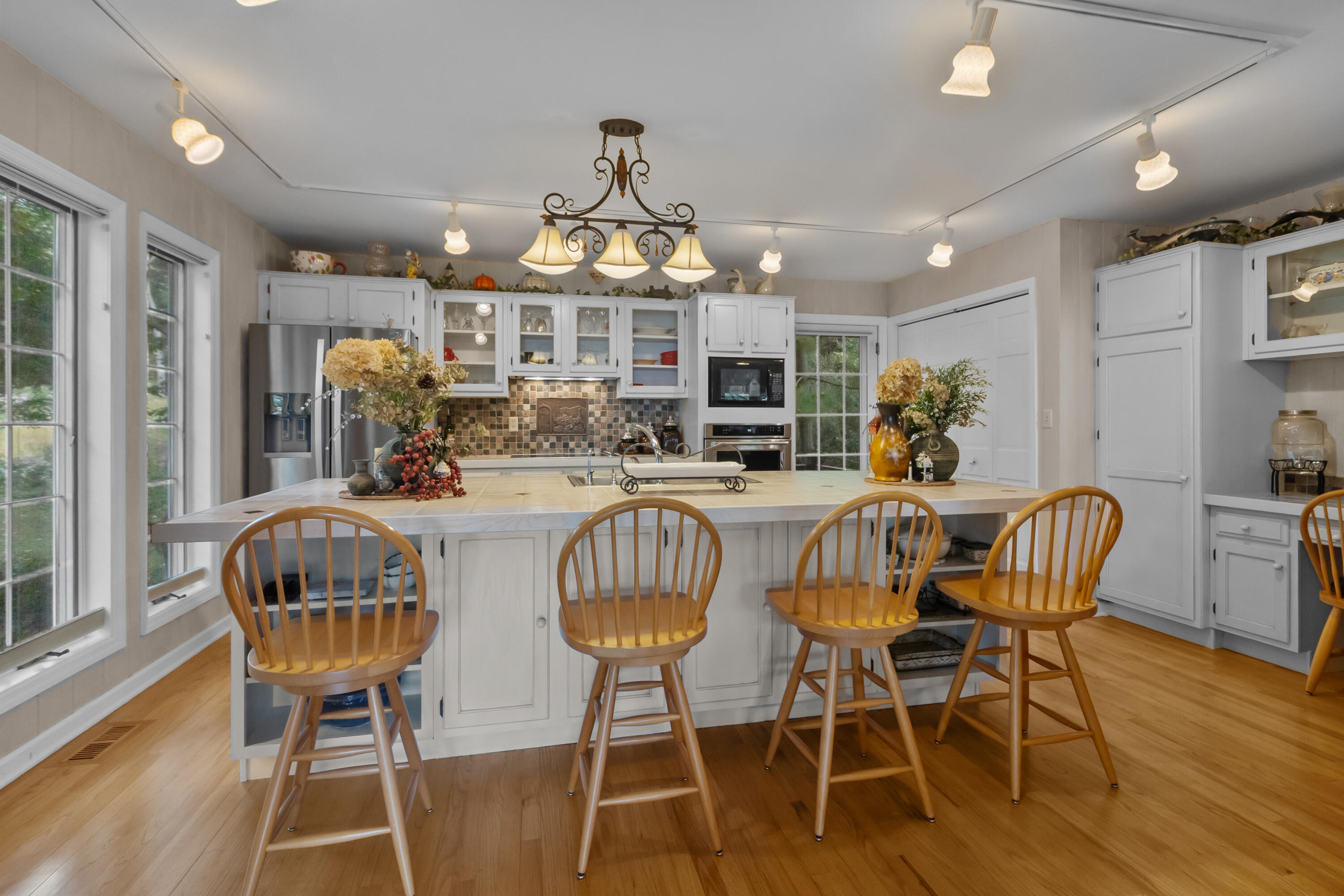 9 Dartmouth Road Williams Bay, WI 53191 - Photo 9 of 49 cc8 Large Kitchen Island