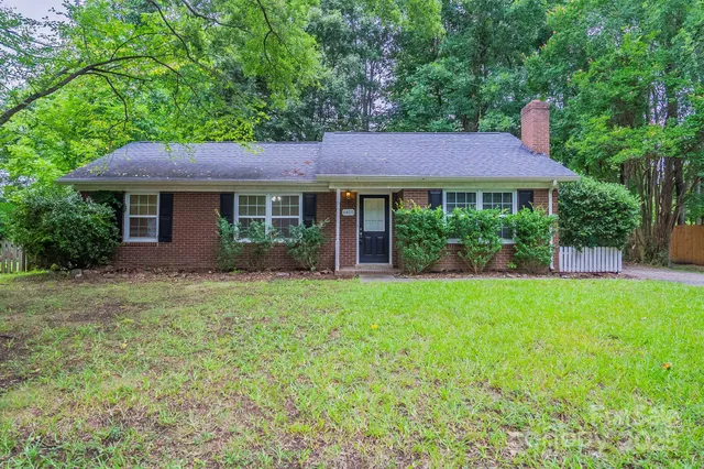 $370,000 | 6410 Pineburr Court, Charlotte, NC 28211