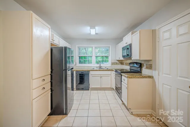 $370,000 | 6410 Pineburr Court, Charlotte, NC 28211