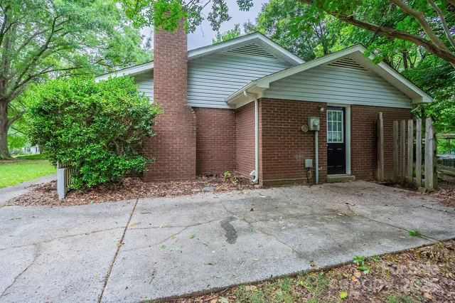 $370,000 | 6410 Pineburr Court, Charlotte, NC 28211