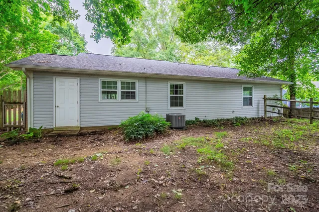 $370,000 | 6410 Pineburr Court, Charlotte, NC 28211