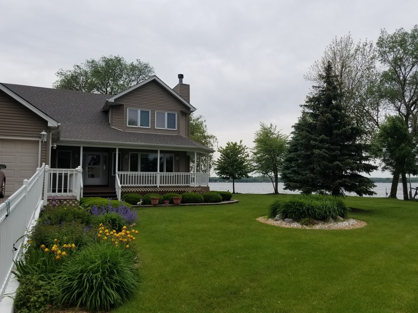 192 Eagle Point Road Fox Lake, IL 60020 - Photo 2 of 10