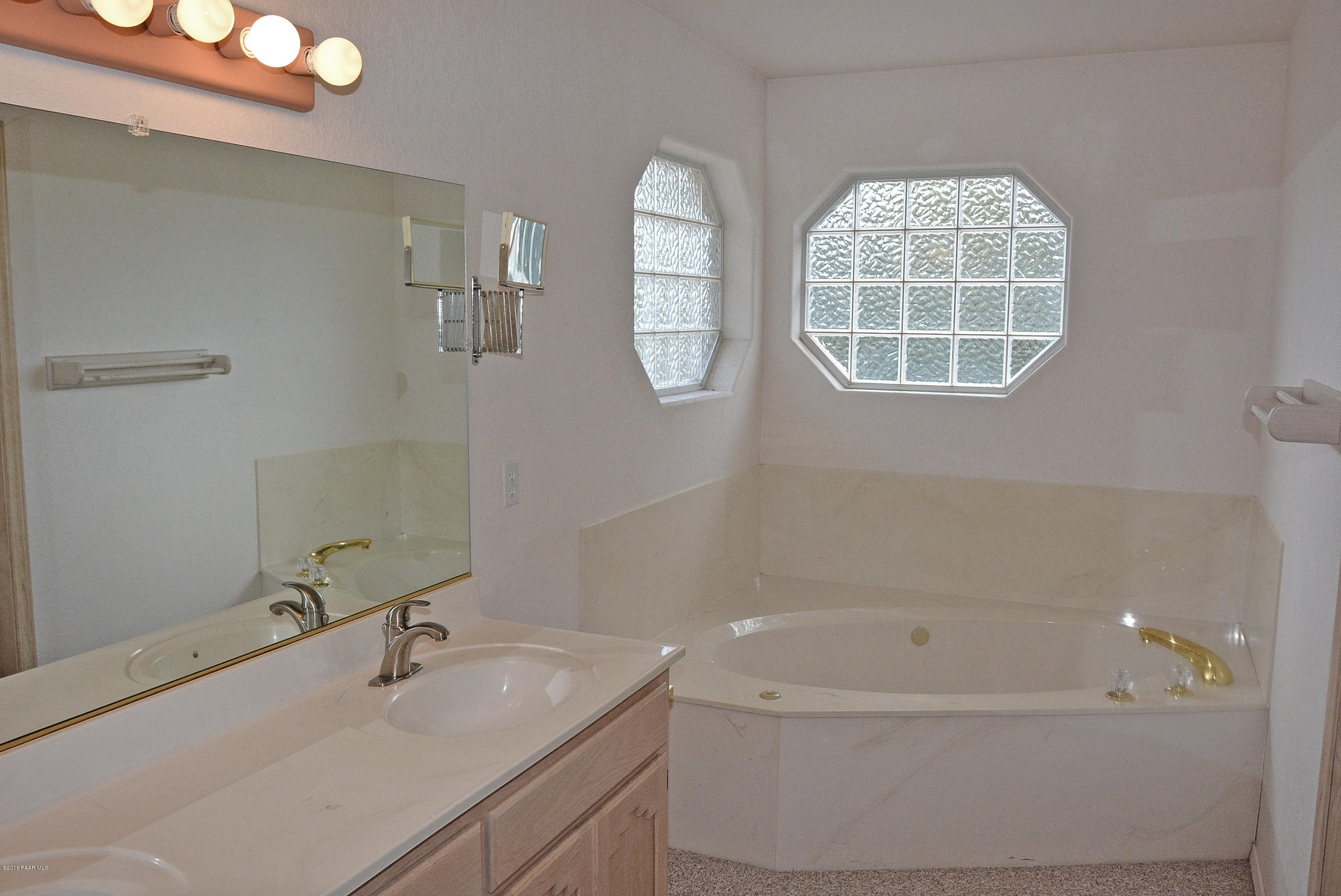 2850 West Bard Ranch Road Prescott, AZ 86305 - Photo 15 of 30 Master Bathroom