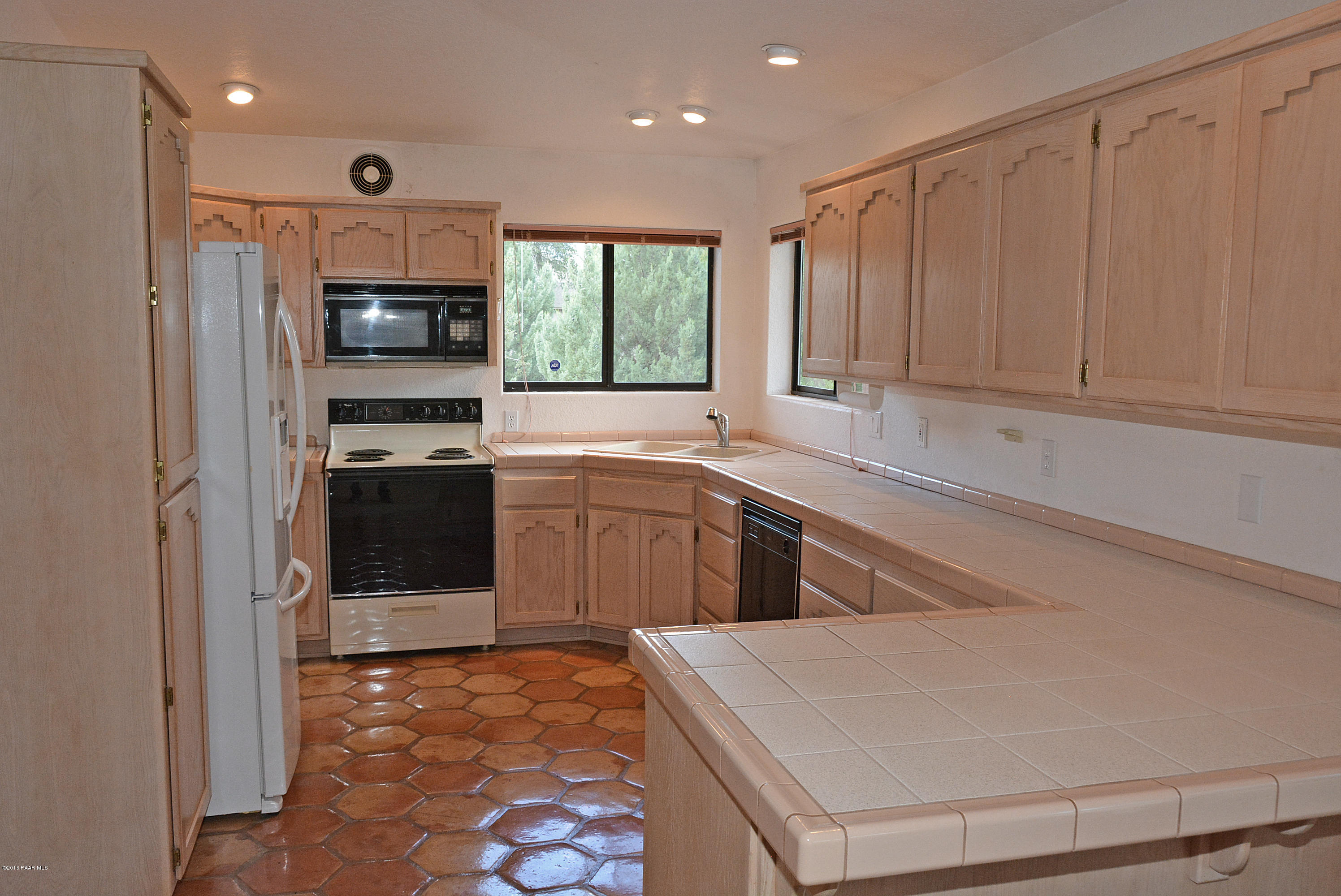 2850 West Bard Ranch Road Prescott, AZ 86305 - Photo 3 of 30 Kitchen