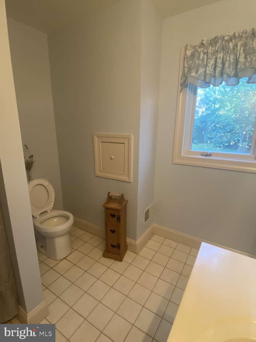 44 Frederick Way Kirkwood, PA 17536 - Photo 29 of 50 a bathroom with a toilet and a tub