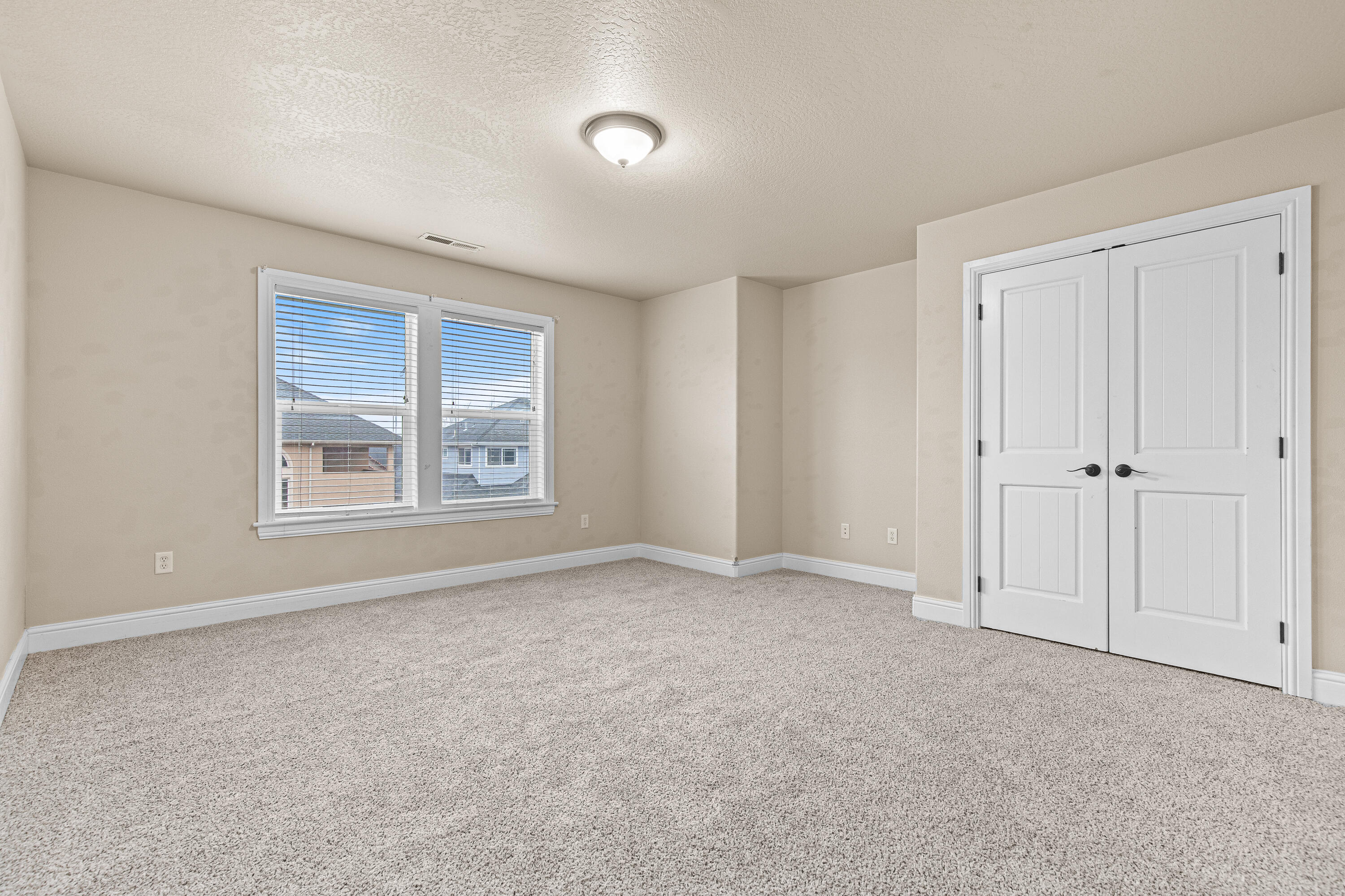 1982 Jeremy Street Central Point, OR 97502 - Photo 27 of 35 9R9A5121