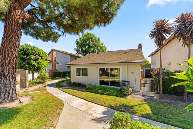 a view of a house with a yard