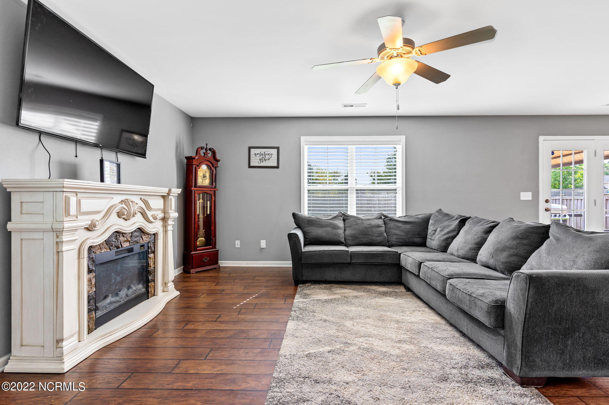 1191 South Brook Road Winnabow, NC 28479 - Photo 4 of 26 Living Room