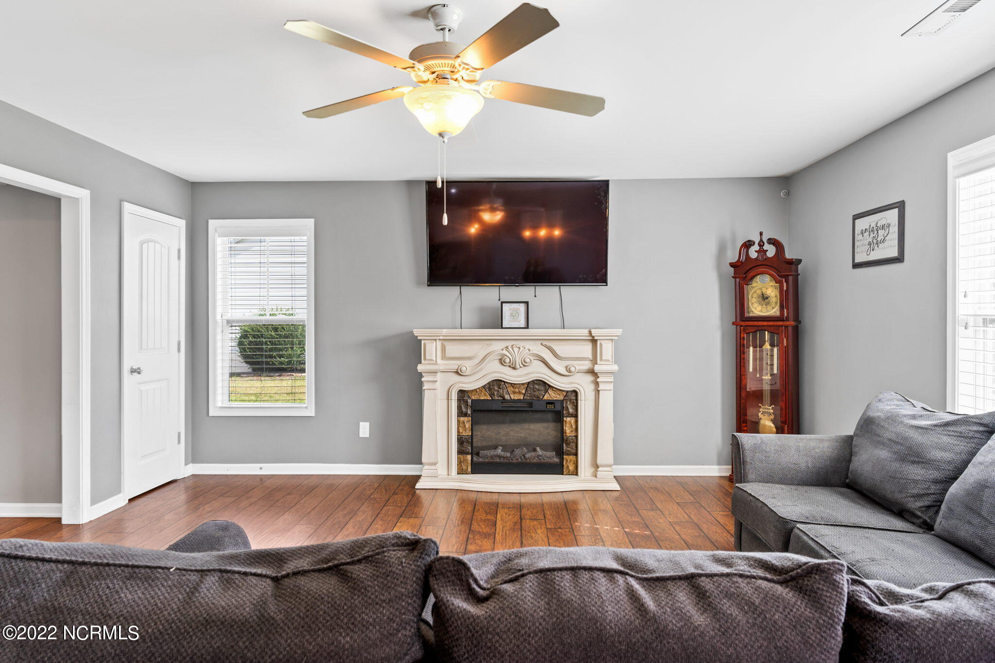 1191 South Brook Road Winnabow, NC 28479 - Photo 5 of 26 Living Room