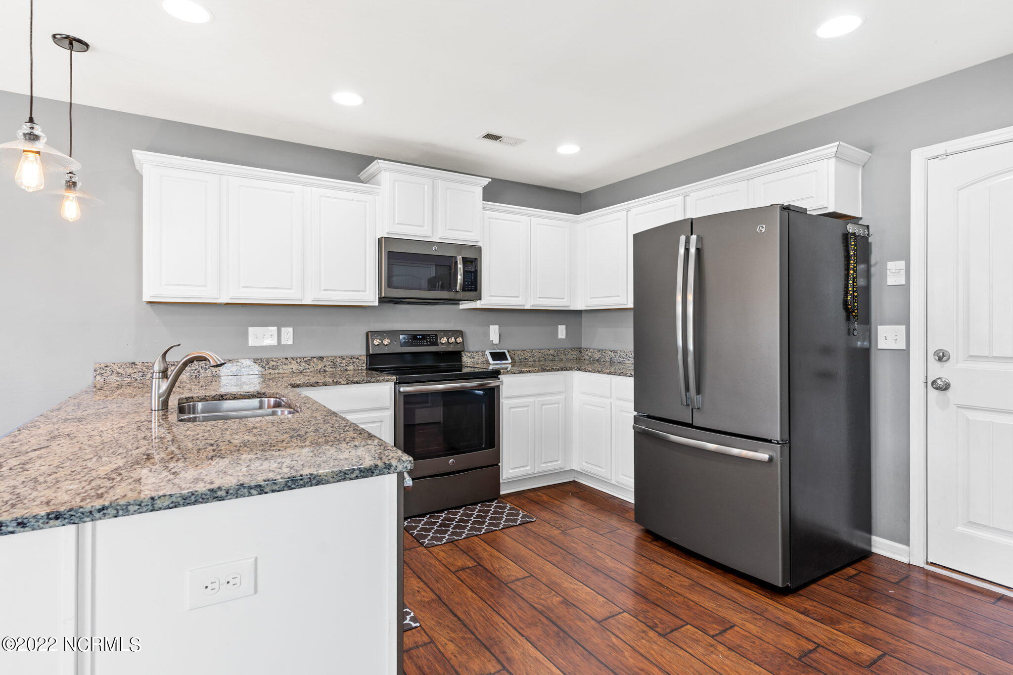 1191 South Brook Road Winnabow, NC 28479 - Photo 8 of 26 Kitchen