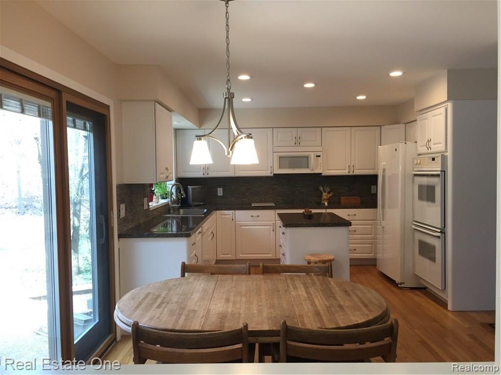 24647 Ridgeview Drive Farmington, MI 48336 - Photo 12 of 70 IMG_7255.JPG
