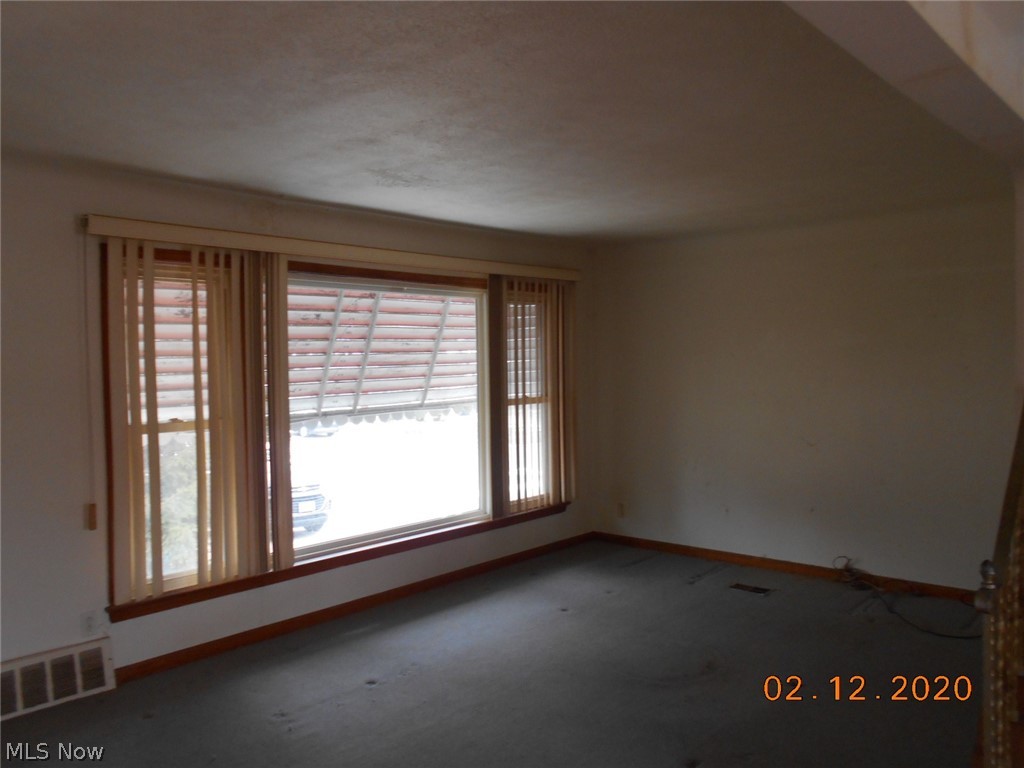943 Learidge Road Cleveland, OH 44124 - Photo 5 of 16