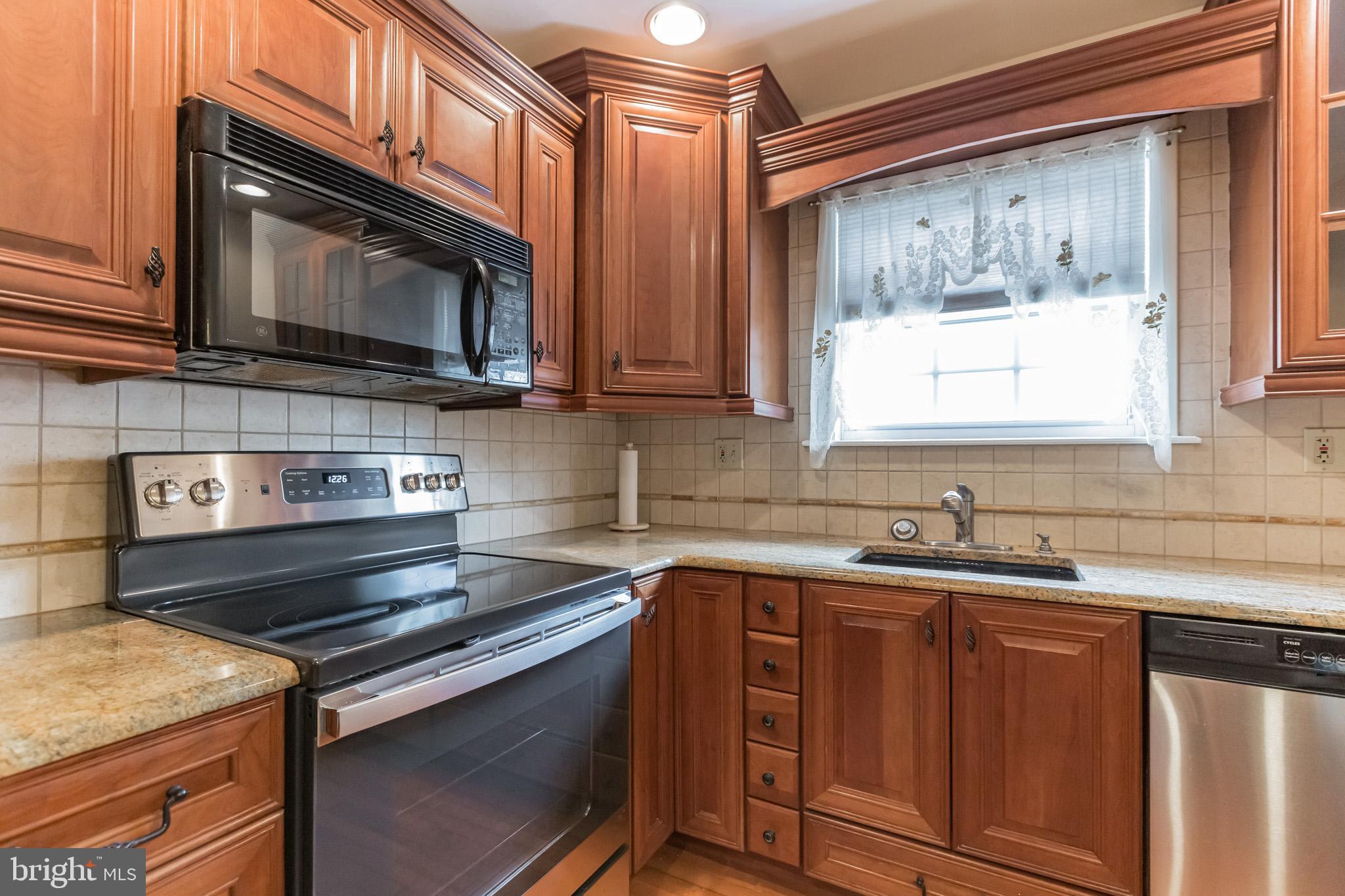 7391 Ridge Avenue Philadelphia, PA 19128 - Photo 9 of 30 Gallery Image 9