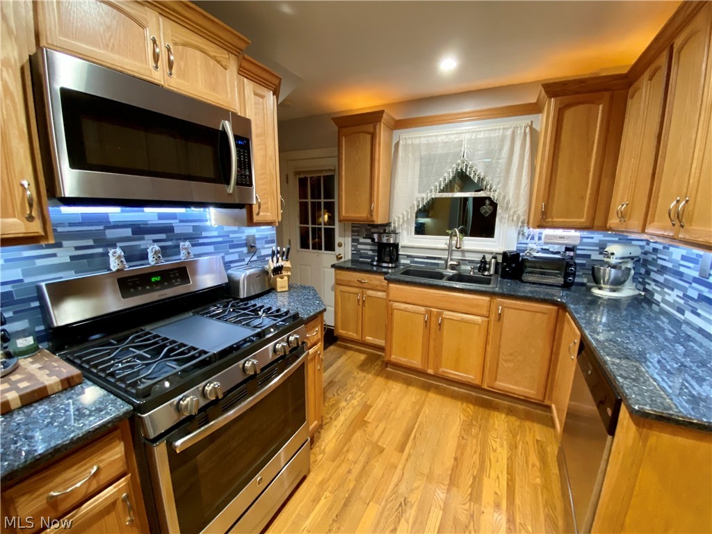 1615 Edgefield Road Cleveland, OH 44124 - Photo 12 of 32