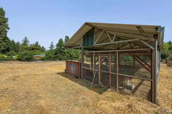 a view of an outdoor space