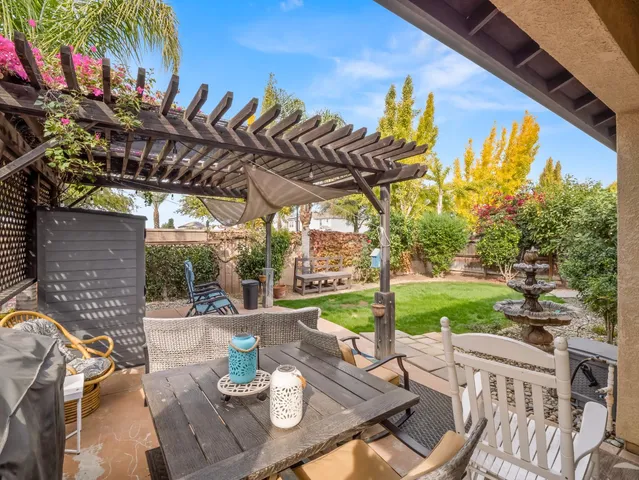 $529,000 | 11319 North Via Napoli Drive, Fresno, CA 93730