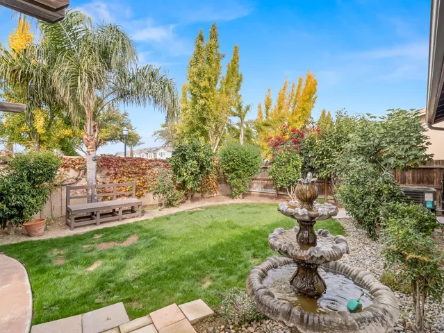 $529,000 | 11319 North Via Napoli Drive, Fresno, CA 93730