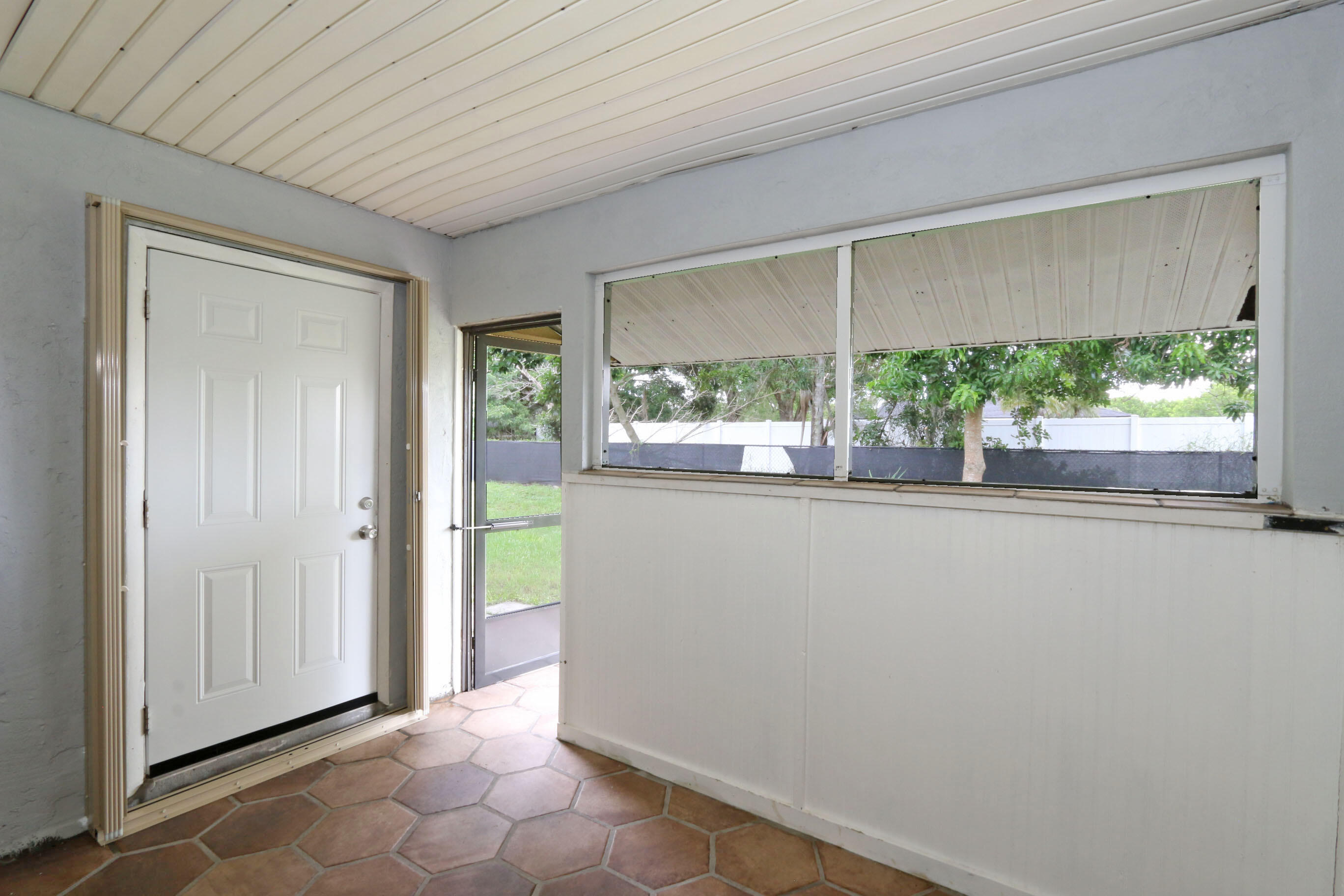 400 Southwest Ruffner Court Port St. Lucie, FL 34953 - Photo 12 of 27 Enclosed Patio