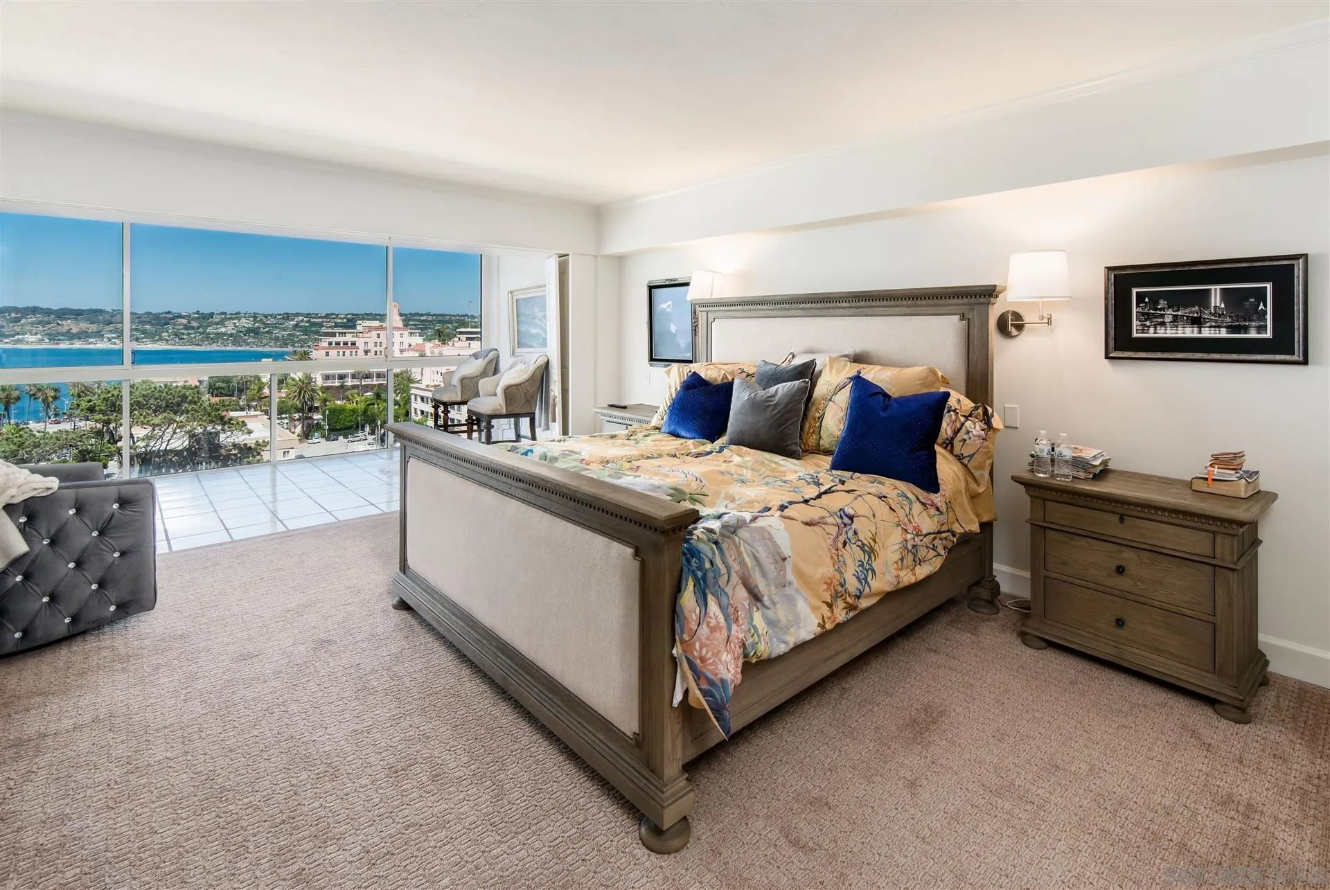 939 Coast Boulevard, Unit 16F La Jolla, CA 92037 - Photo 16 of 22 a bed room with a bed and a window