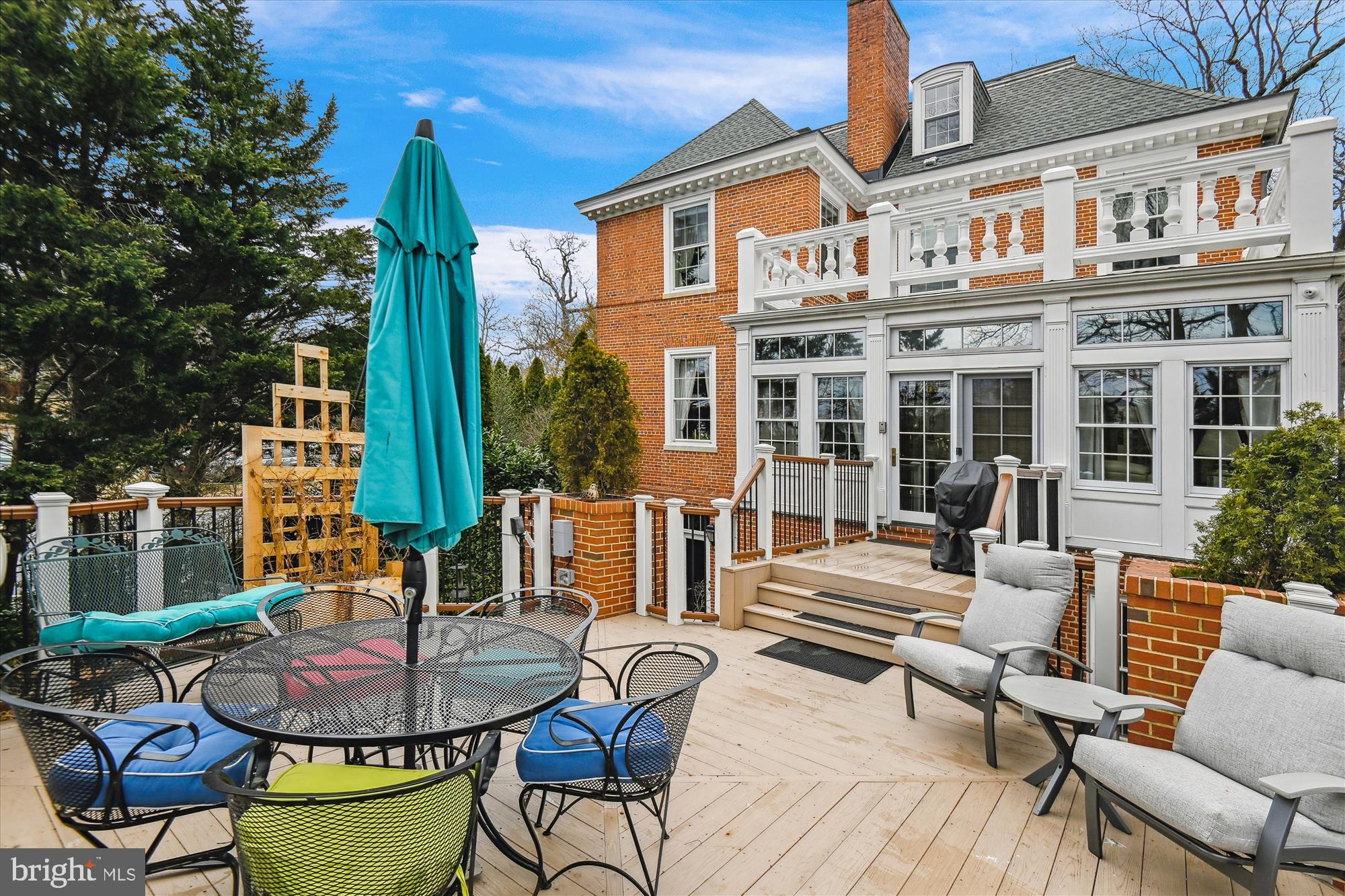 4220 North Charles Street Baltimore, MD 21218 - Photo 13 of 30 a view of a patio with table and chairs and potted plants