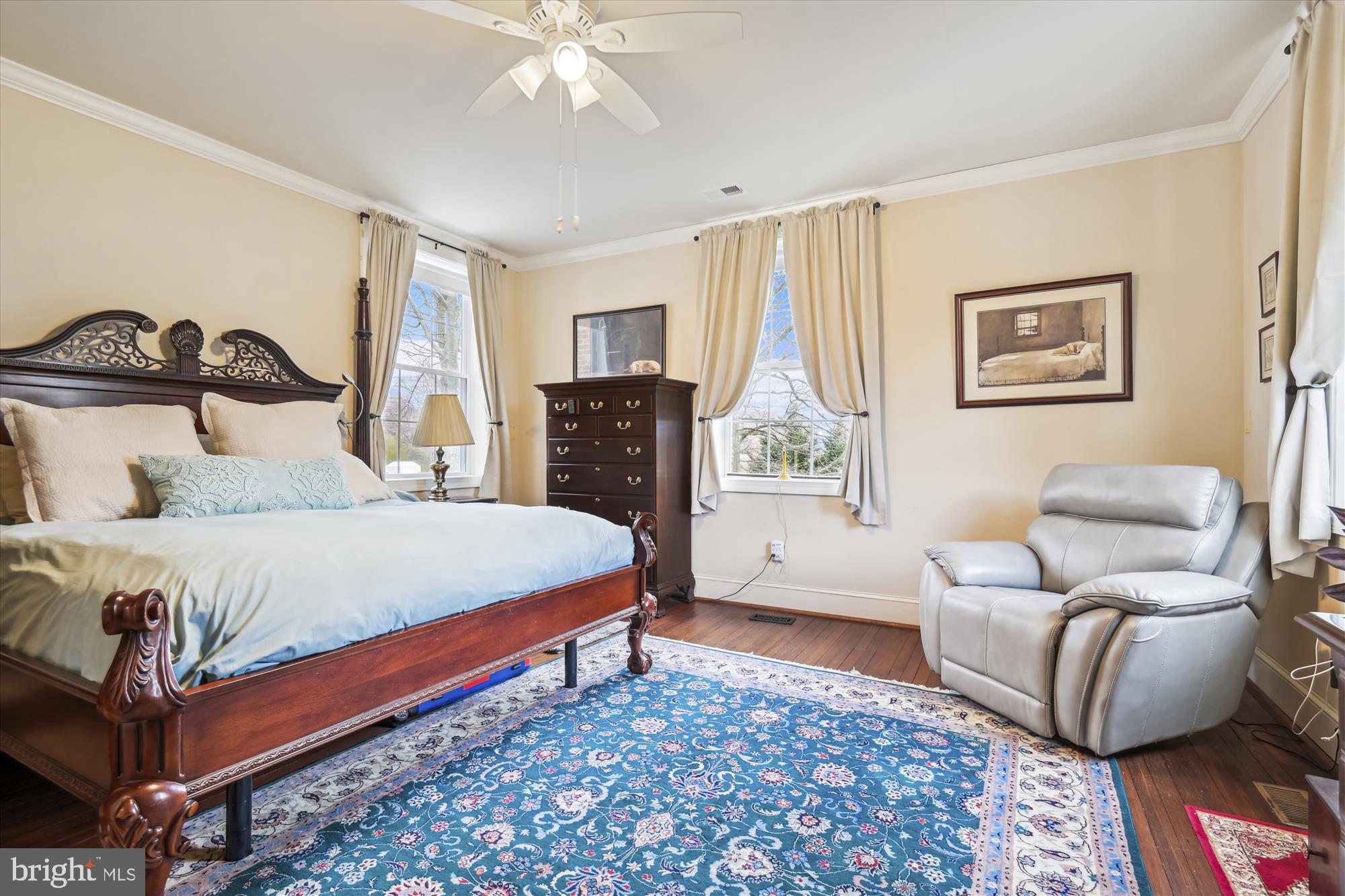 4220 North Charles Street Baltimore, MD 21218 - Photo 19 of 30 a bedroom with a bed and a couch