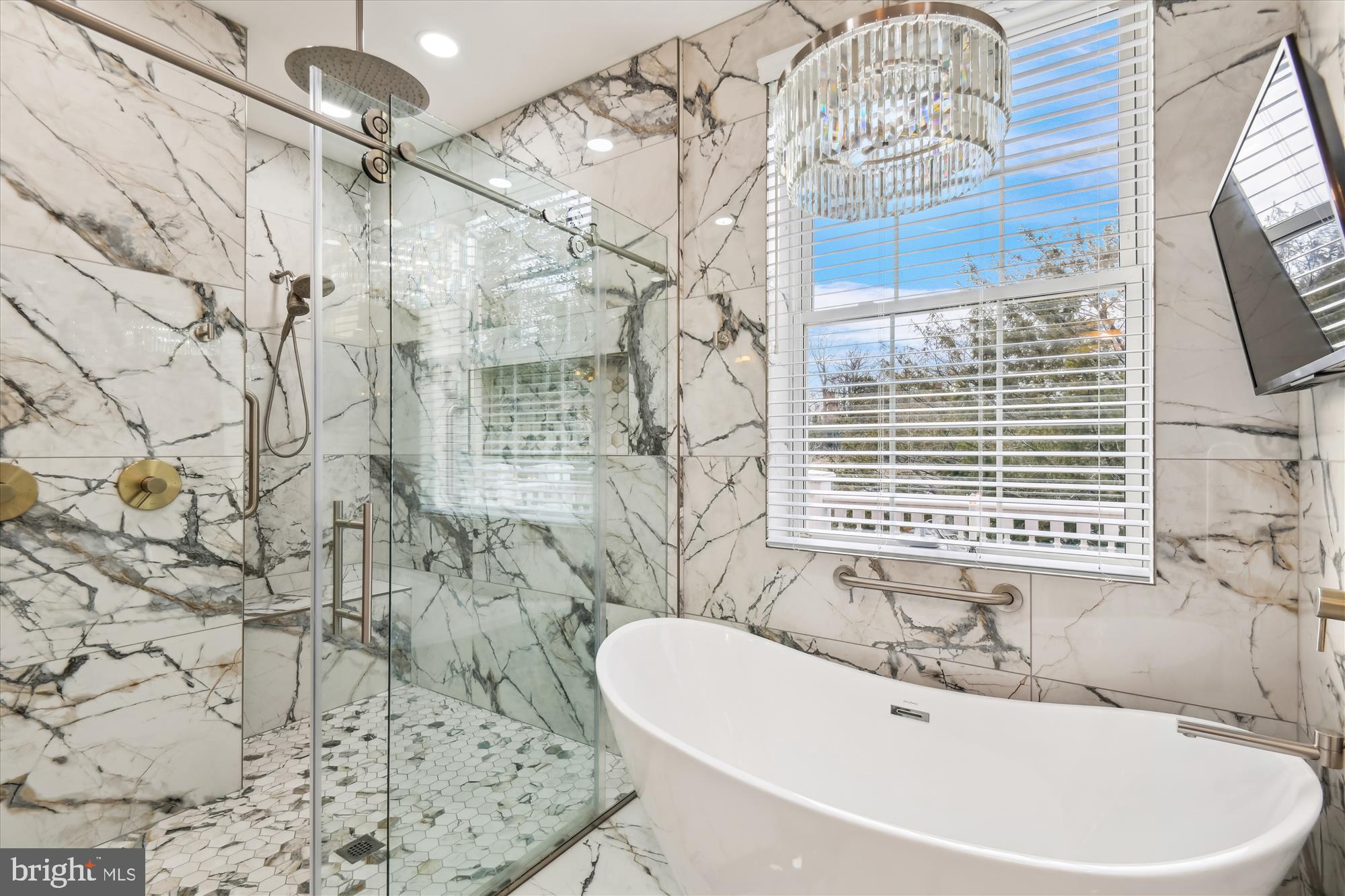 4220 North Charles Street Baltimore, MD 21218 - Photo 20 of 30 a bathroom with a bathtub and shower