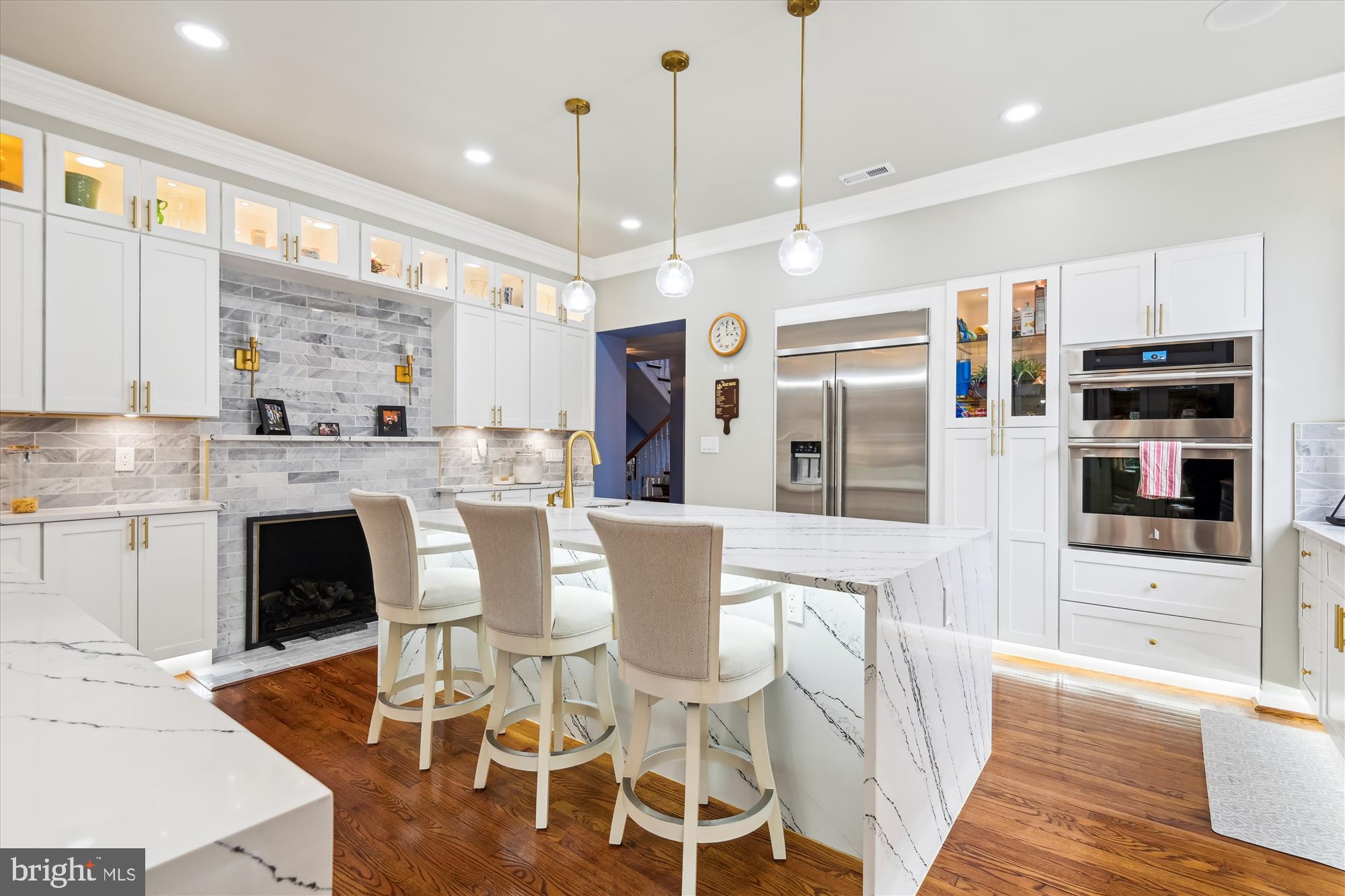 4220 North Charles Street Baltimore, MD 21218 - Photo 6 of 30 a dining table with chairs and kitchen view