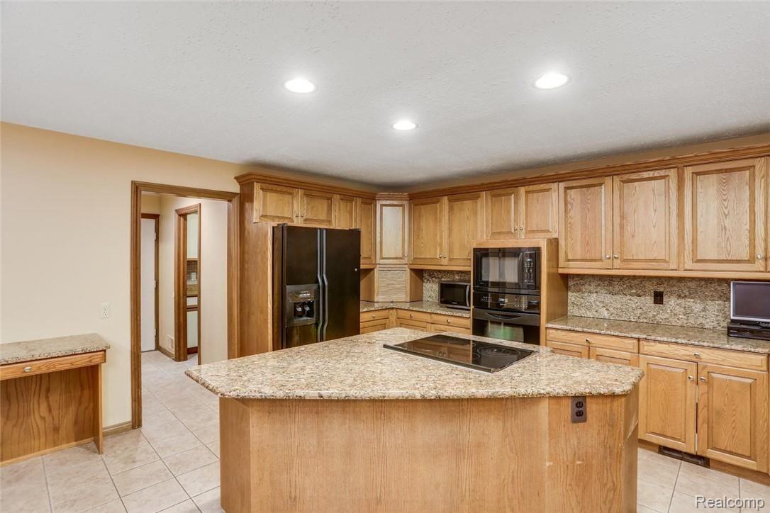 580 Carlo Court Rochester, MI 48309 - Photo 11 of 30 580 Carlo Ct Rochester Hills-large-014-12-580 Carlo Court Rochester-1500x1000-72dpi.jpg
