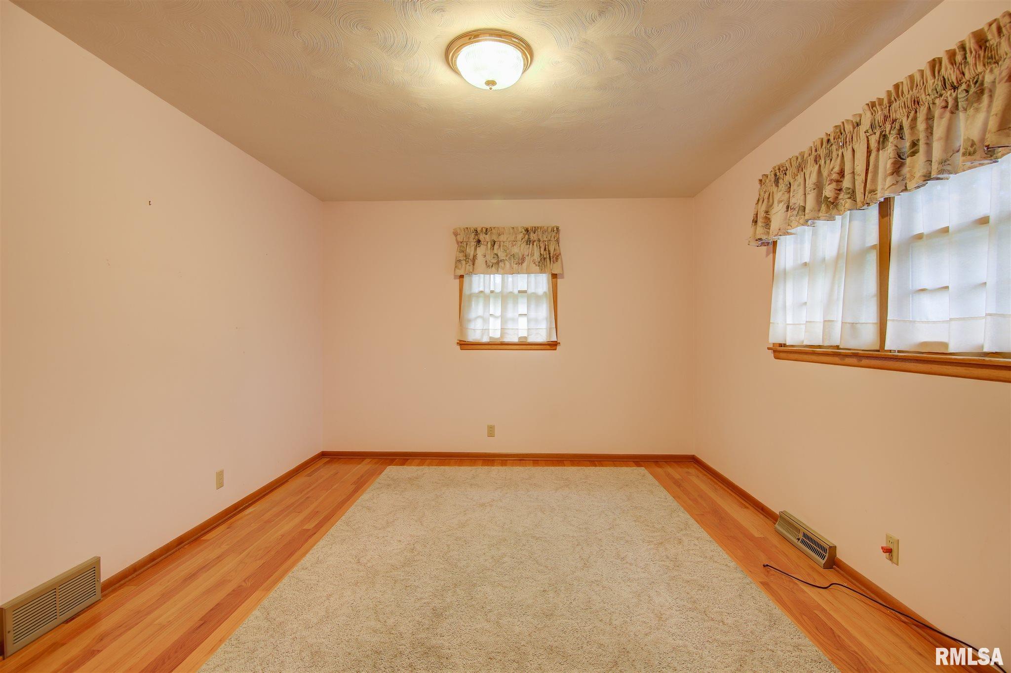 708 Schick Road Clinton, IA 52732 - Photo 7 of 13 Gallery Image 7