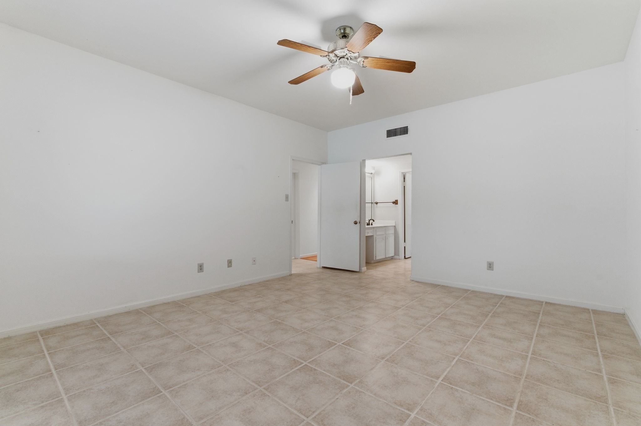 144 April Point Drive South Conroe, TX 77356 - Photo 16 of 33