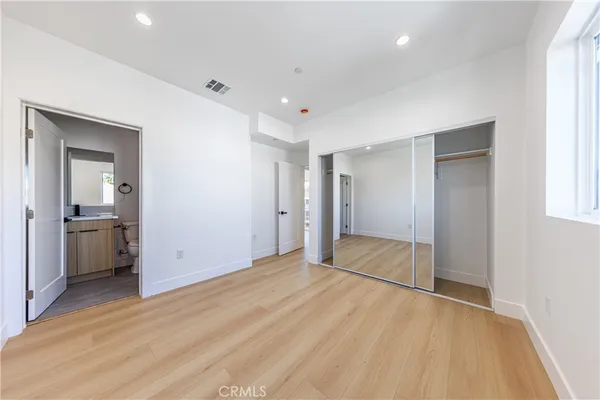 a view of a big room with closet and windows