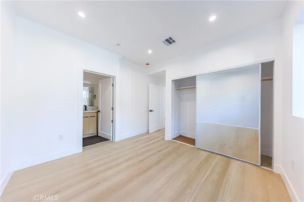 a view of a big room with closet and wooden floor