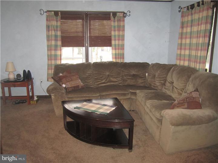 611 Little Mill Road Monroeville, NJ 08343 - Photo 4 of 15 Living Room