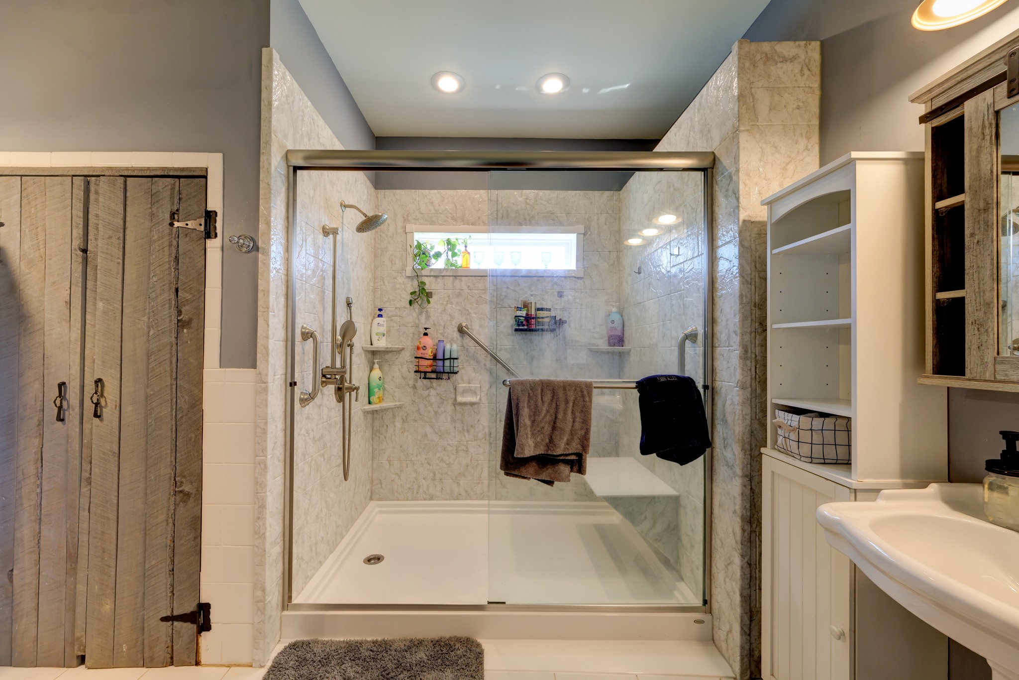 2251 Davidson Graveyard Road Clarksville, TN 37043 - Photo 61 of 78 a bathroom with a tub shower and sink