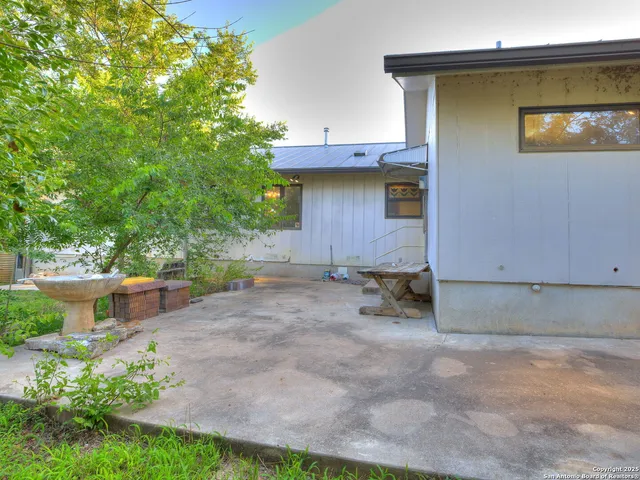 a view of the parking area