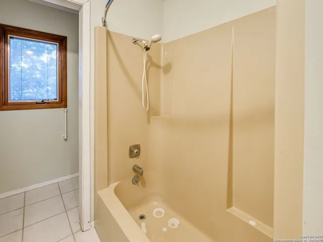 $400,000 | 17 Roadrunner, Fredericksburg, TX 78624