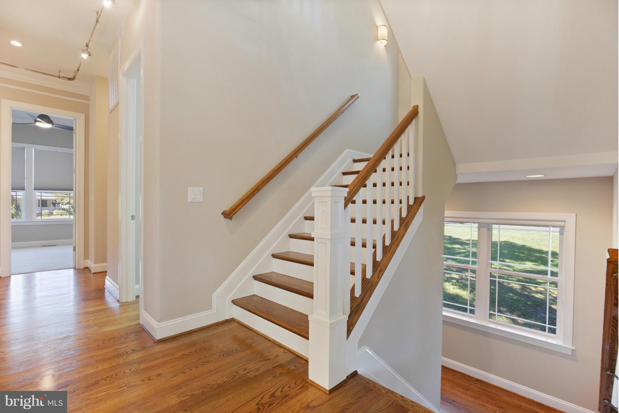 45261 Daniels Road Hollywood, MD 20636 - Photo 14 of 30 Stairway, hall